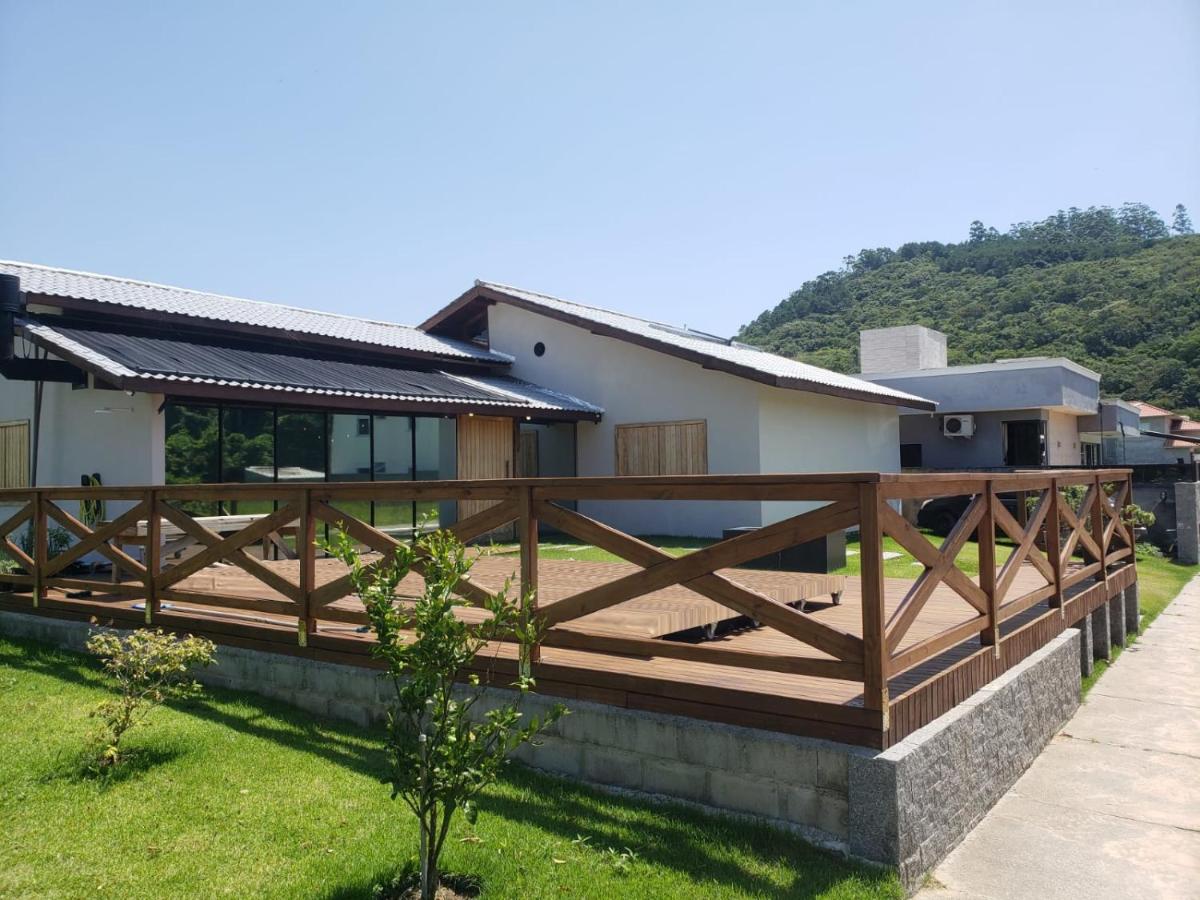 Casa de praia com piscina aquecida área gourmet e jogos - Chambres d’hôtes Florianópolis
