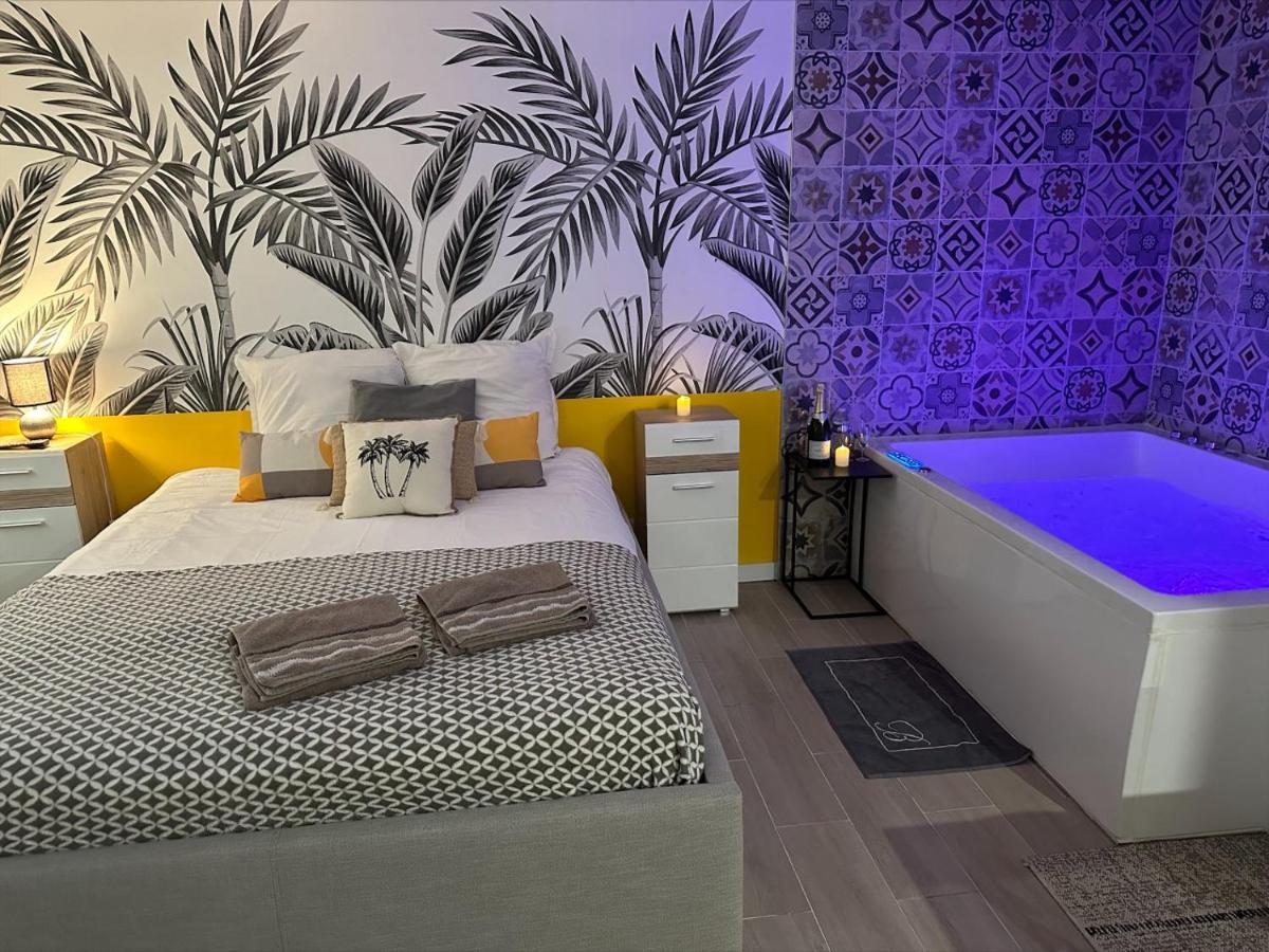 Studio with Spa Bath