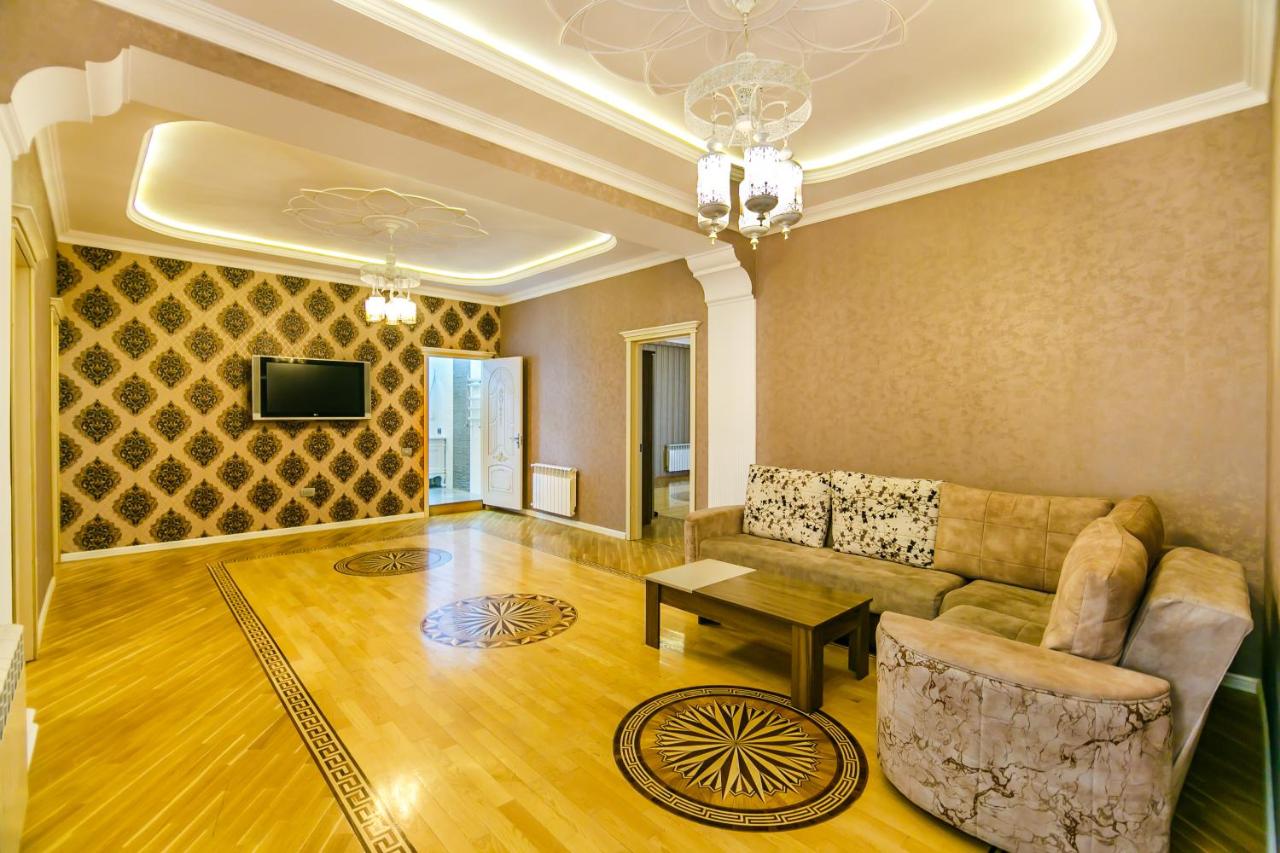 Nizami Street nearby McDonald's Shikka - Ferienwohnung Baku