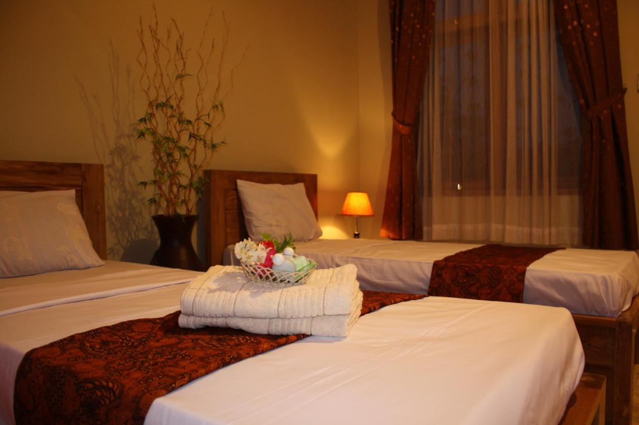 Twin Room with Private Bathroom