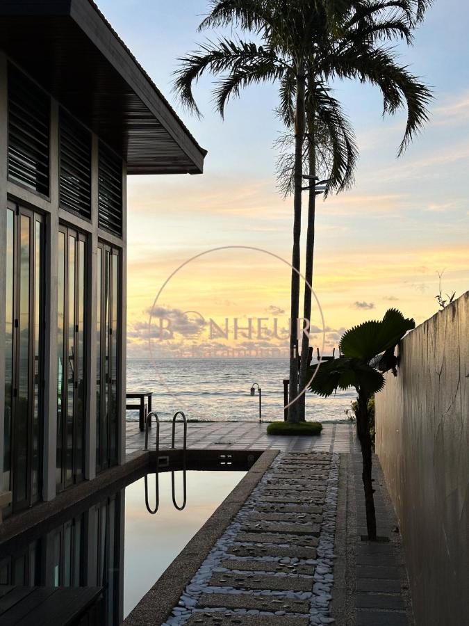 Villa - Beach Front