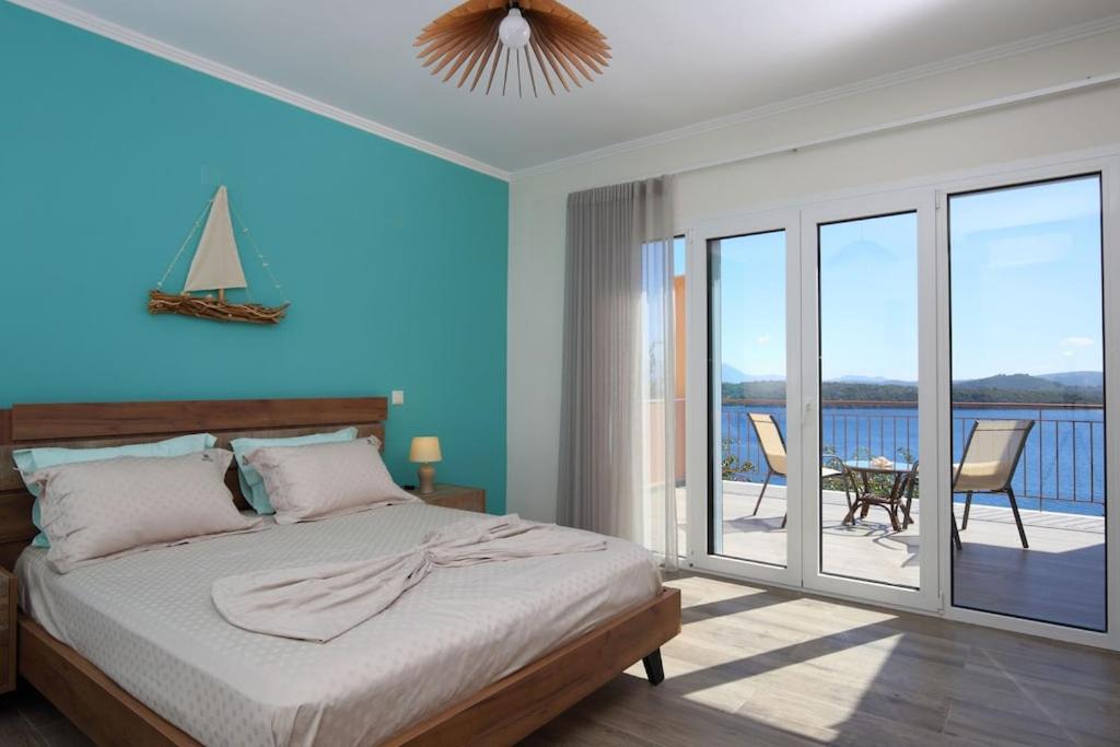 Villa Melias, luxurious villa with superb view of the islands, 400 m from the sea - Chambres d'hôtes Nydri