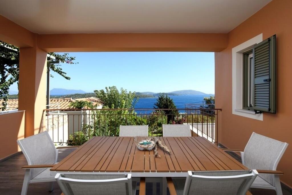 Villa Melias, luxurious villa with superb view of the islands, 400 m from the sea - Chambres d’hôtes