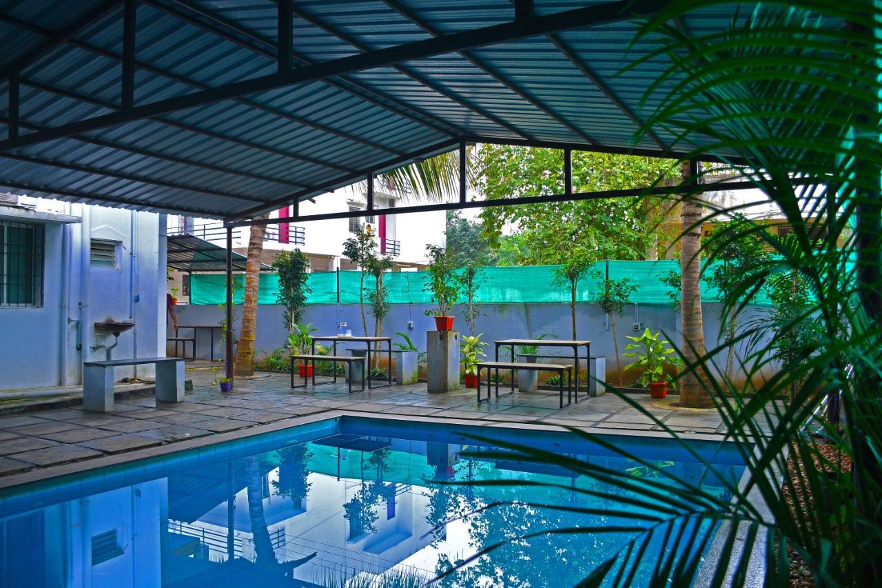 B&B Puducherry - The club house- swimming pool that's better than the beach - Bed and Breakfast Puducherry