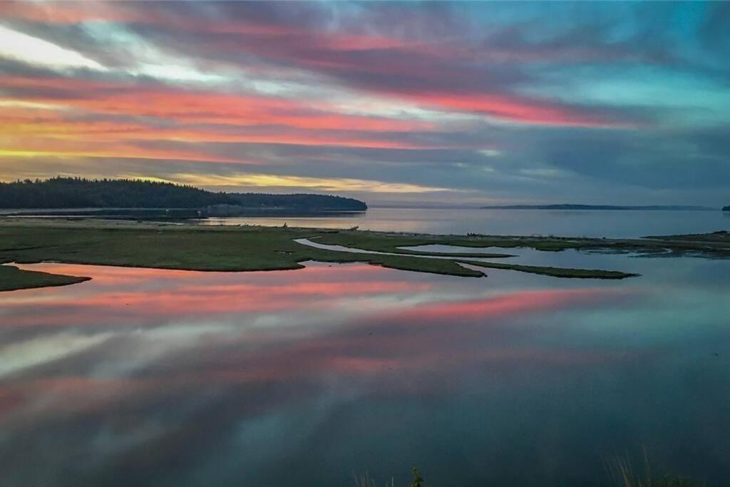 Beautiful Oceanview Retreat 2 Bedroom Home - B&B Port Hadlock