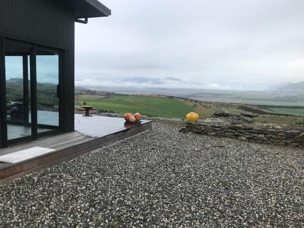 Top of the world studio nestled in the rock - B&B