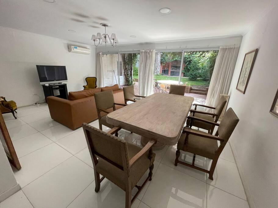 Amplia Casa cerca de Aristdes con Patio y Parilla - Chambres d’hôtes Mendoza