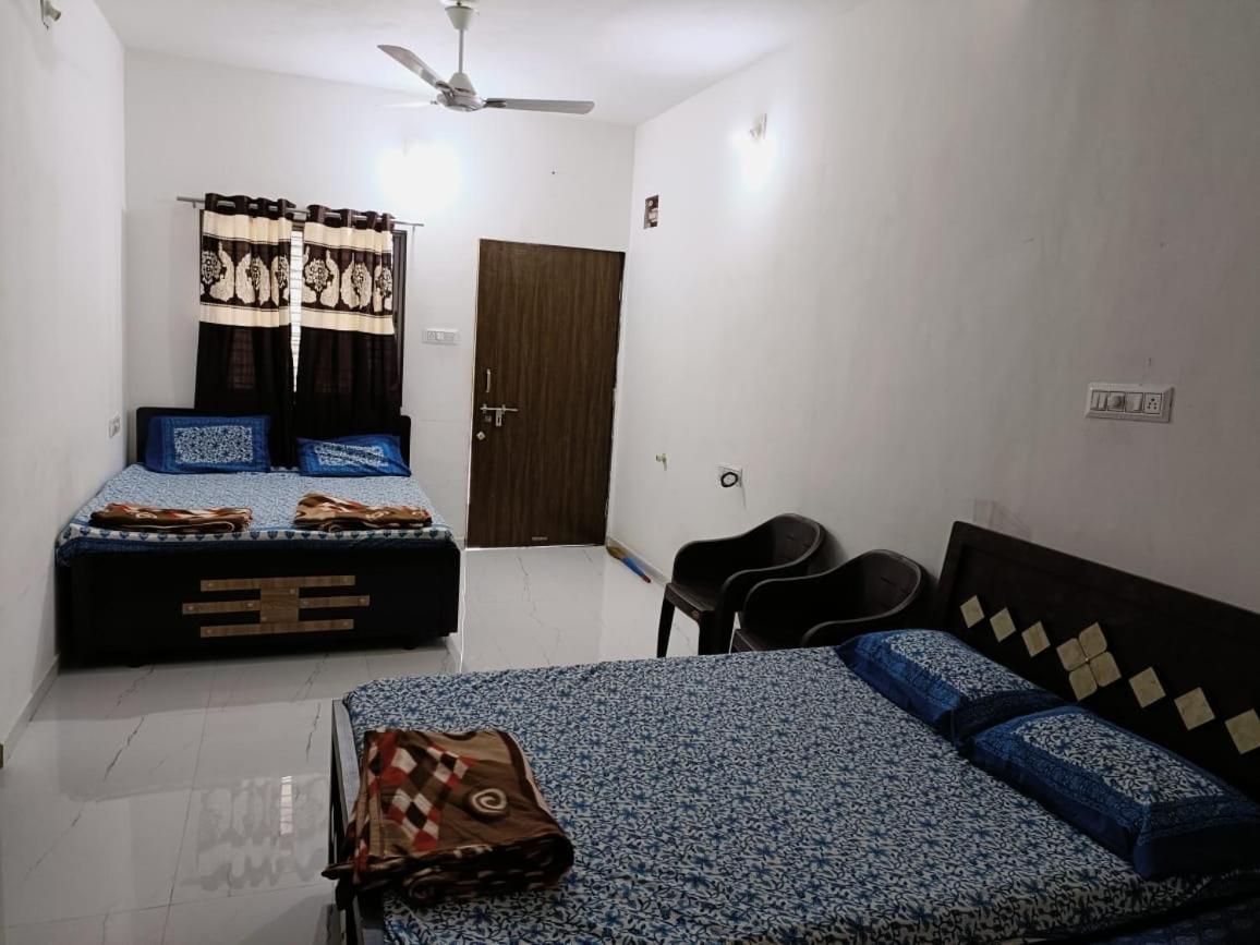 Ekta Homestay - Bed and Breakfast
