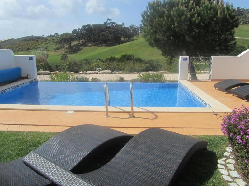 B&B Budens - Stunning 3 bed villa with pool- Golf Beach - Bed and Breakfast Budens