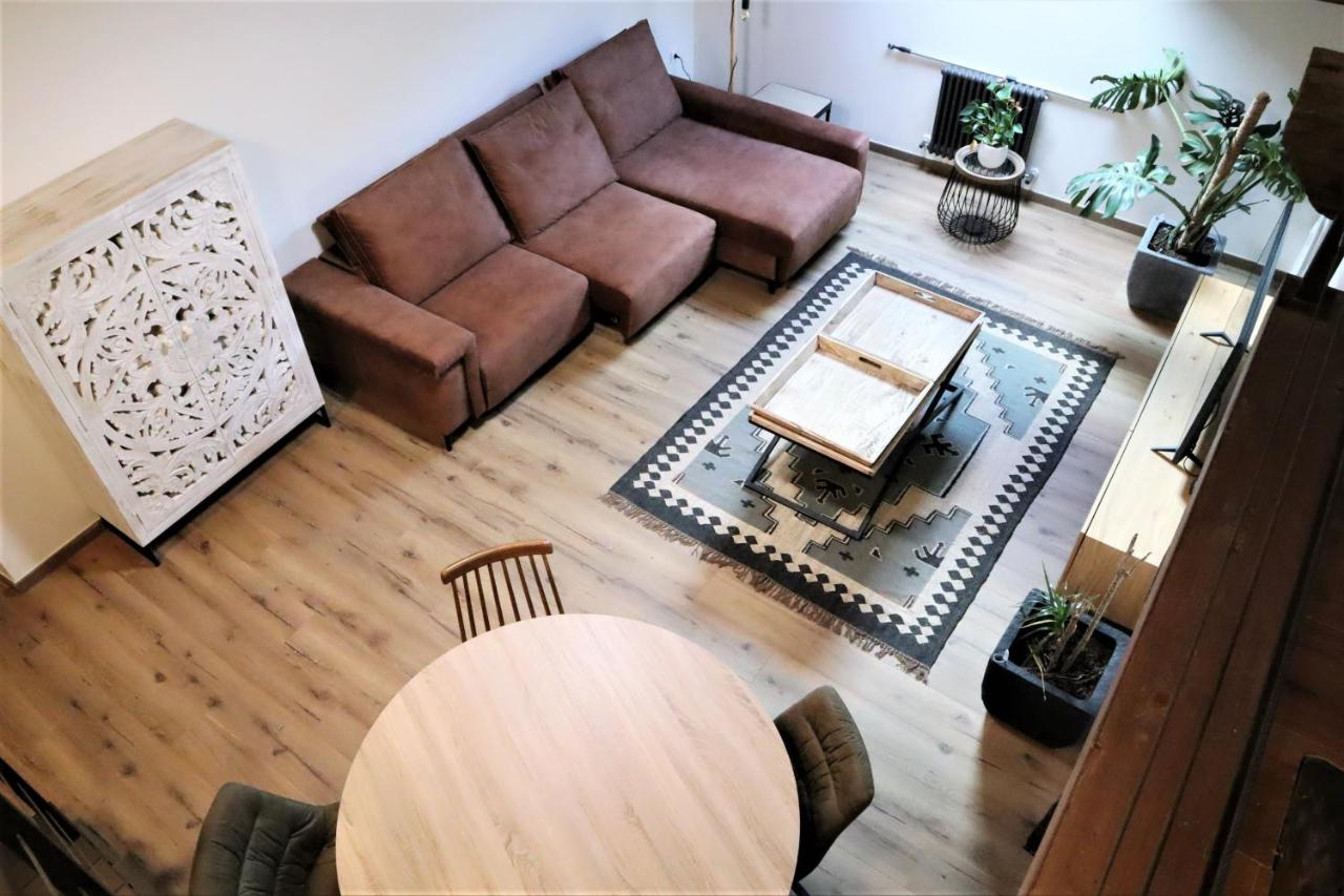 Apartment with Mountain View