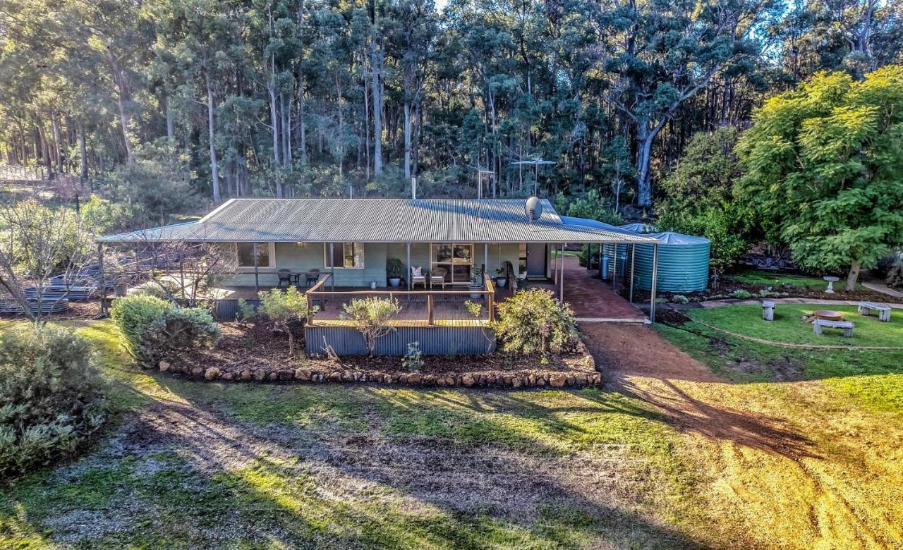 B&B Dwellingup - Forest Trails House, Dwellingup - Bed and Breakfast Dwellingup