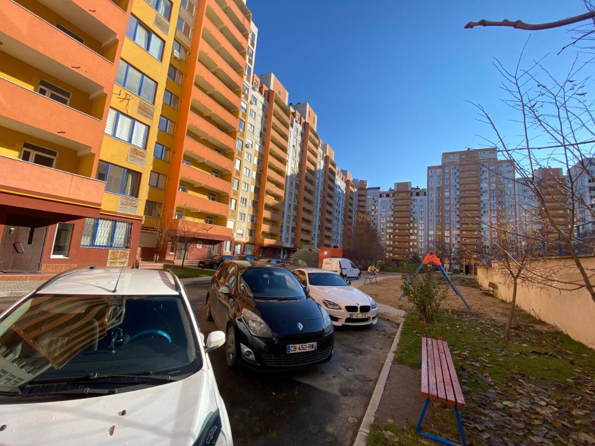 Two Bedroom Large Apartment in Chisinau - Ferienwohnung