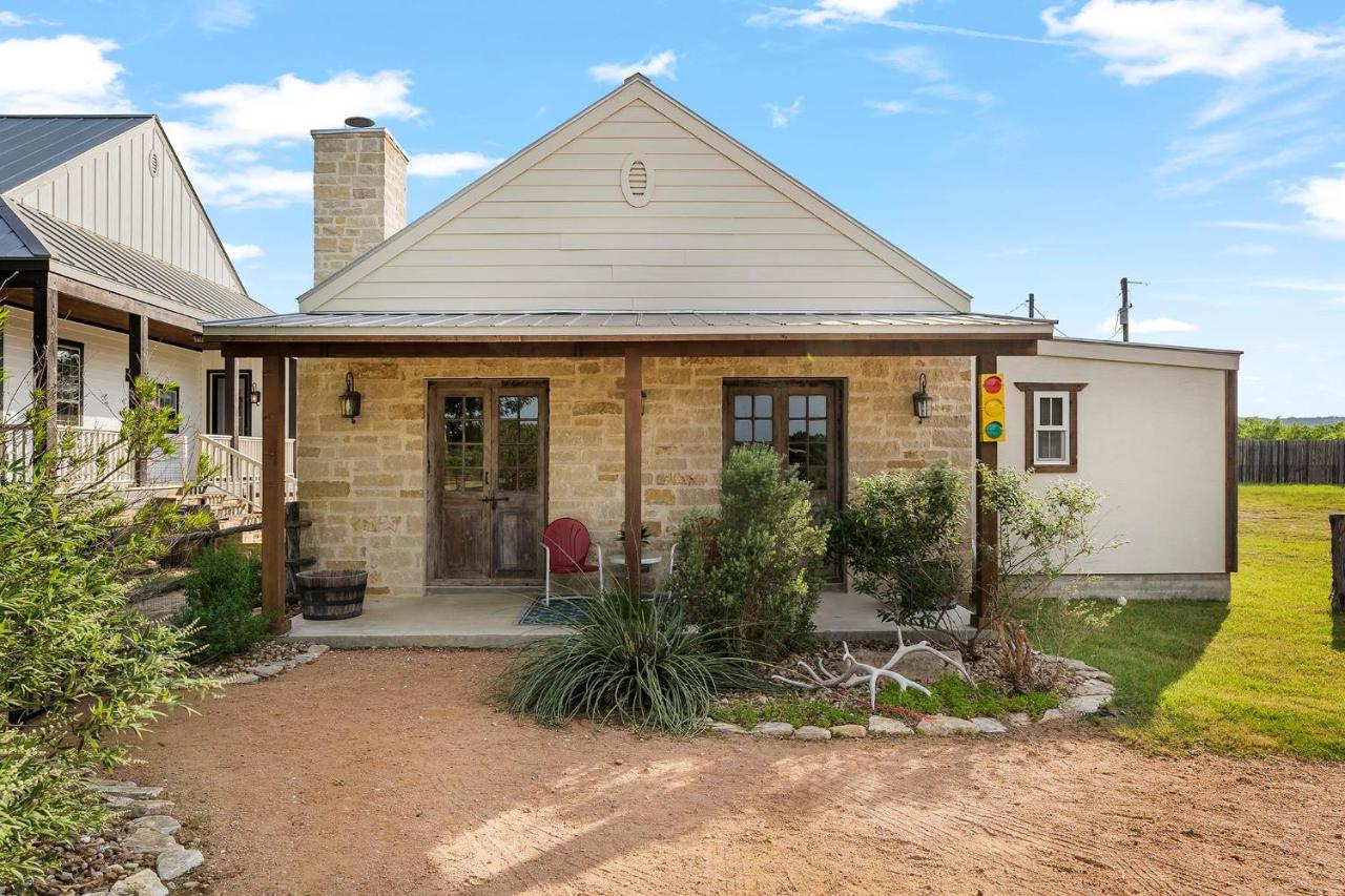 Scimitar Guesthouse, Firepit, sleeps 3 - B&B