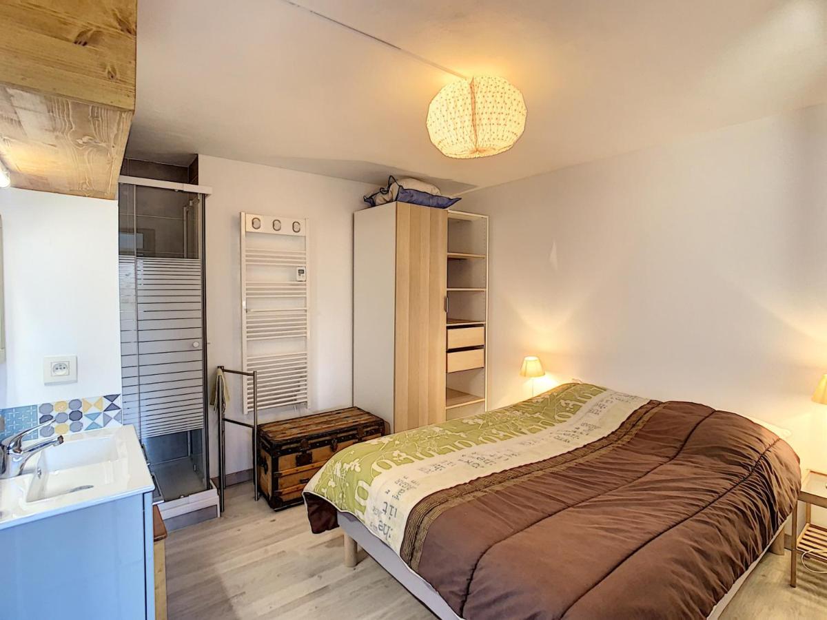 Charmant 2 pièces + coin cabine, proche centre Combloux, RDJ, terrasse, parking et casier à skis - FR-1-560-69 - B&B Combloux