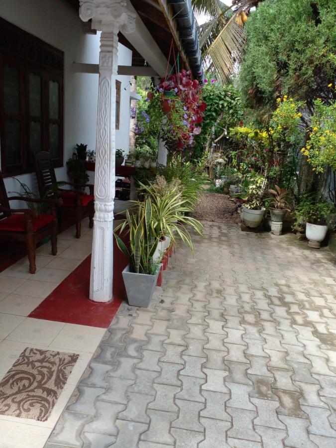 Gem Villa - B&B Weligama