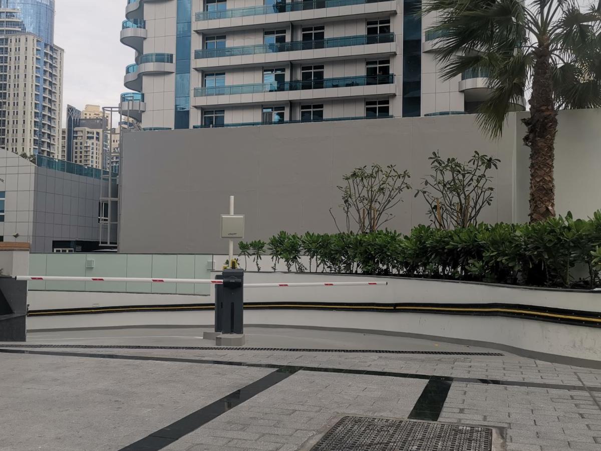 Vacay Lettings - Waterfront Luxury home with full Marina view - B&B Dubai