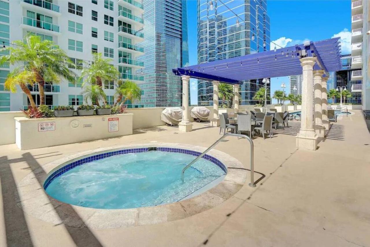 Deluxe 1 BR suite with Pool, Parking, Balcony and Ocean Views - B&B Miami