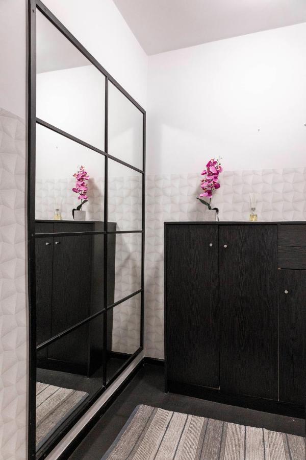 Standard Double Room with Shared Bathroom