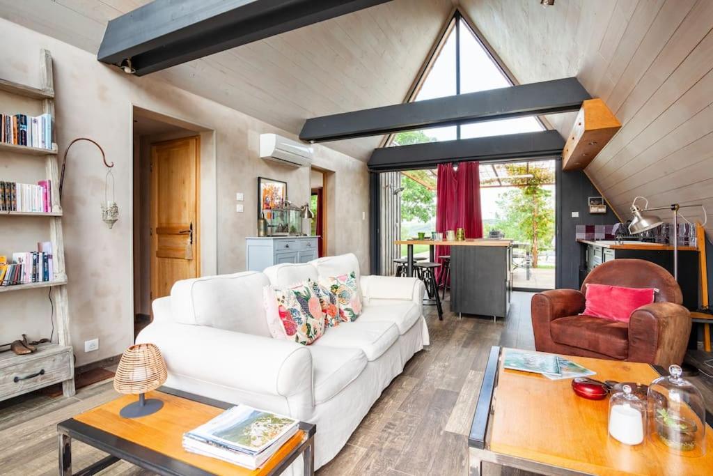 Les Trigones du Causse -Maison atypique avec Piscine Privée - B&B
