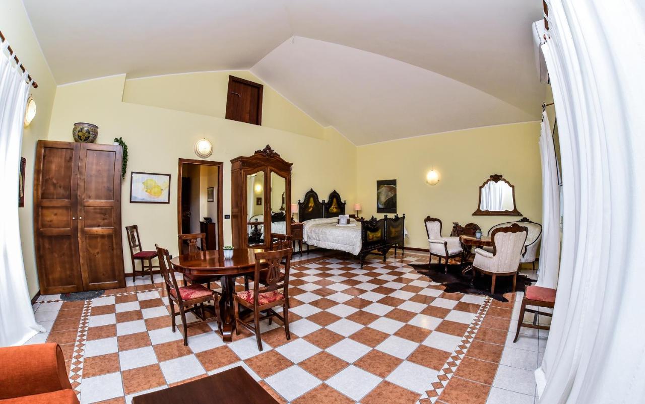 Deluxe Suite mit Whirlpool-Badewanne