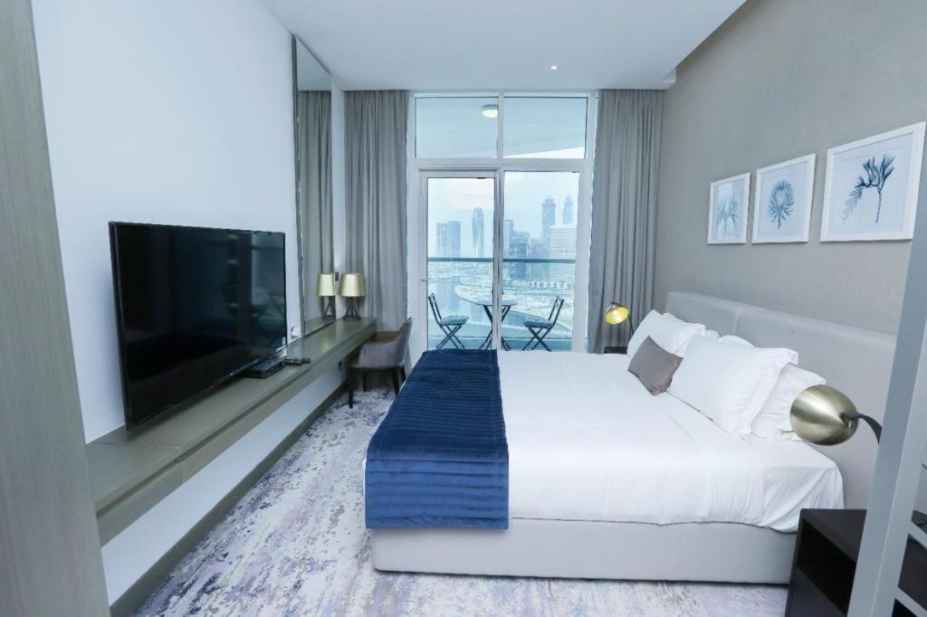DAMAC MAISON PRIVE - Deluxe Studio With Balcony & Water Canal View - B&B Dubai