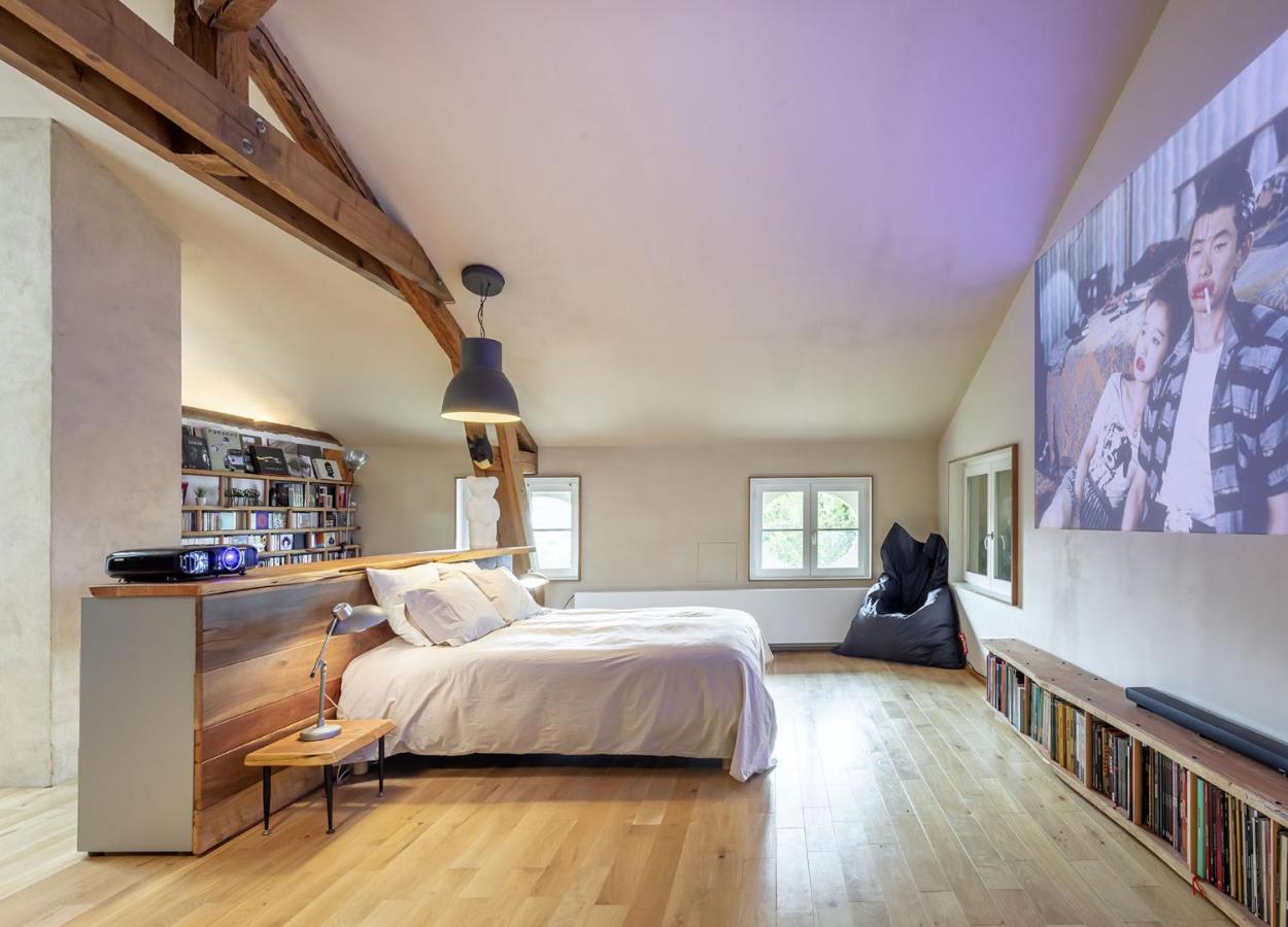 Camera Tripla Superior