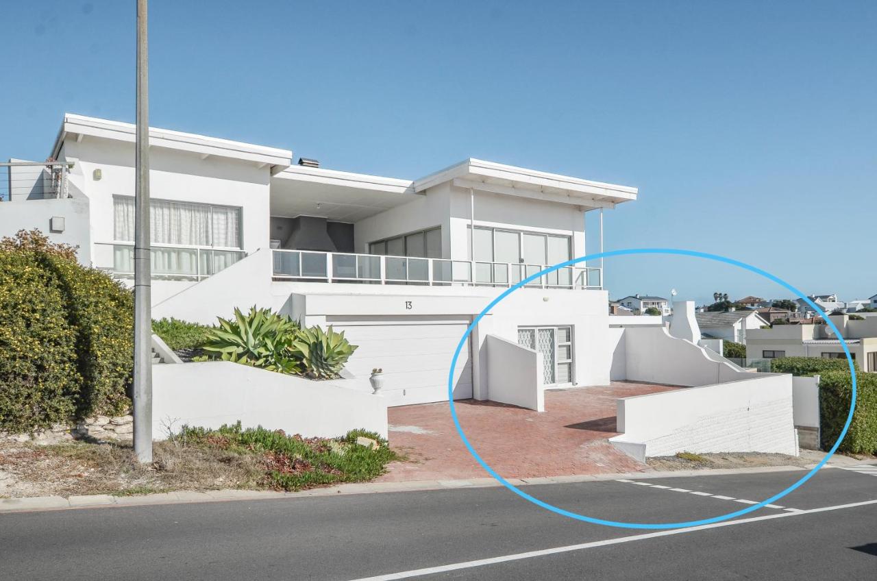 13 on Main Beach Flat - B&B