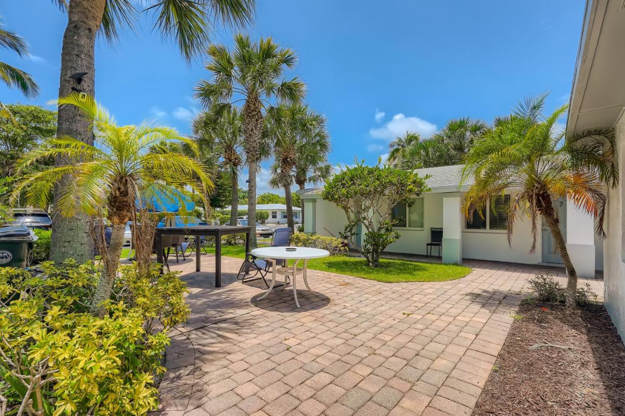Singer Island Stunner 2 BR - B&B