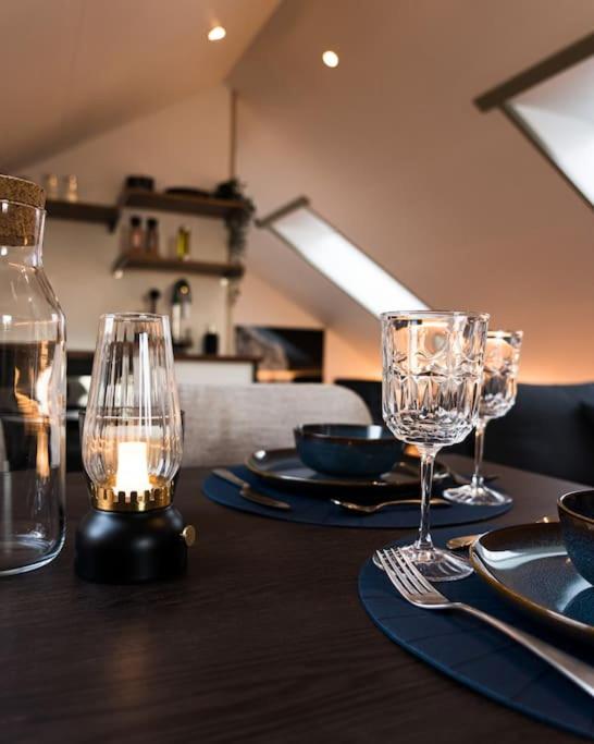 Scenic Penthouse - Ocean view & skylight windows - Chambres d’hôtes Siglufjörður