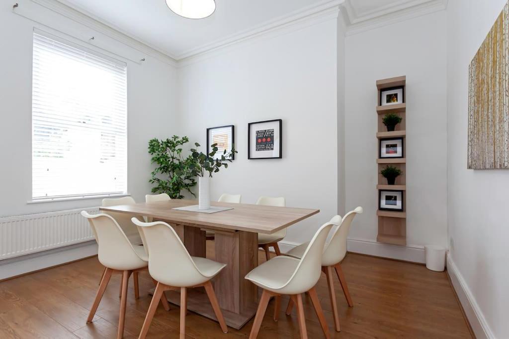 Spacious Comfortable house close to Etihad+parking - Ferienwohnung Manchester