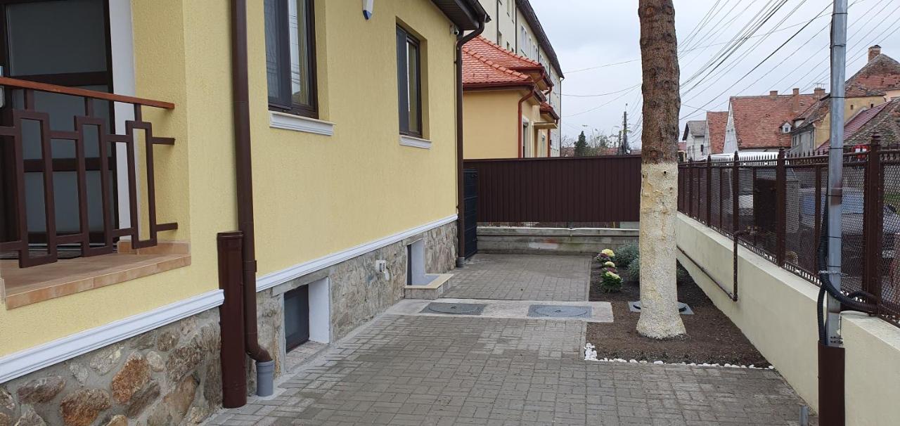 Yellow House - Chambres d’hôtes Sibiu