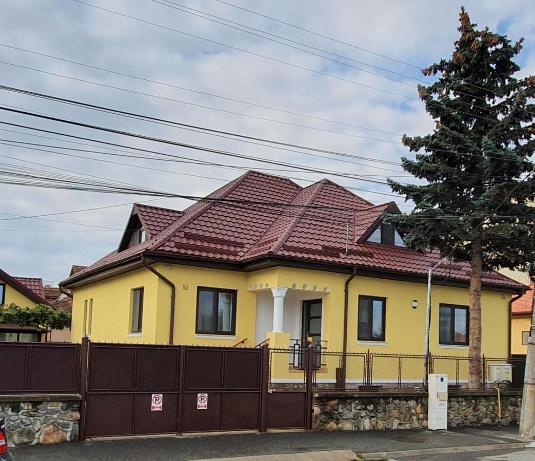 Yellow House - Ferienwohnung