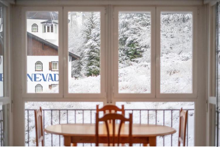 Al lado de Plaza con piscina climatizada - B&B Sierra Nevada