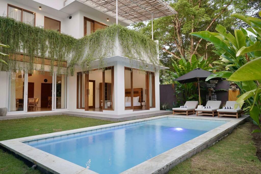 Villa Ikris - tranquil oasis in the heart of Canggu - B&B Canggu