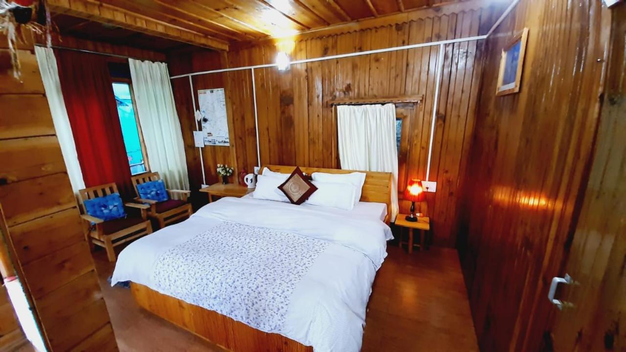 Habitación Triple con vistas al jardín