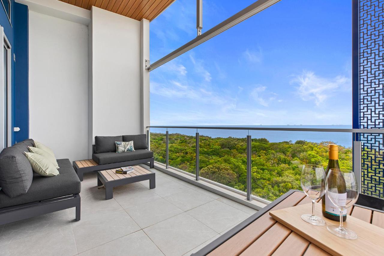 B&B Kawana Waters - Absolute Beachfront 3 Bedroom Penthouse Bokarina Sunshine Coast - Bed and Breakfast Kawana Waters