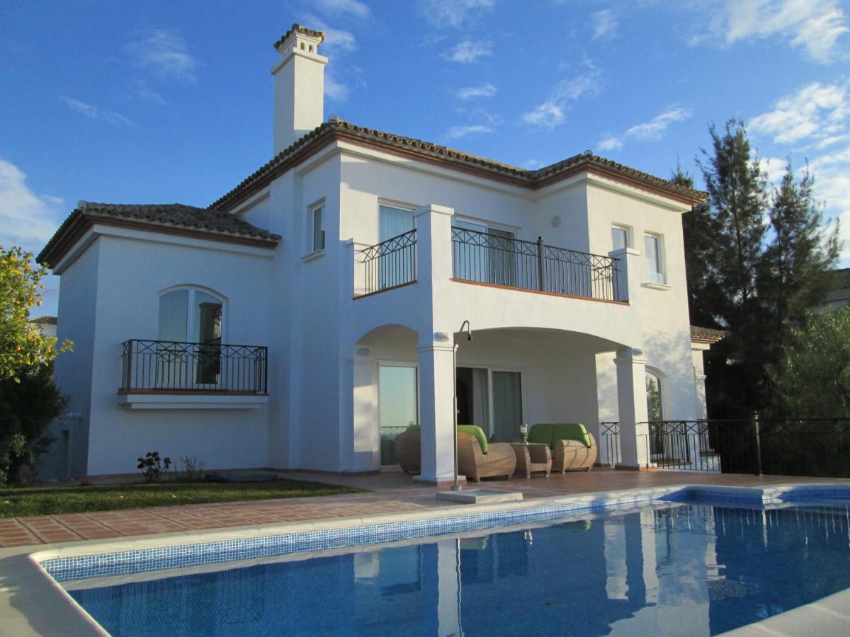 Villa con 4 dormitorios y piscina privada (8 personas)