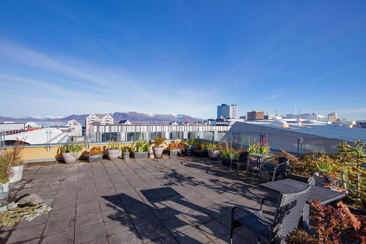 B&B Reykjavik - Penthouse Apartment with Panasonic Mountain View - Bed and Breakfast Reykjavik