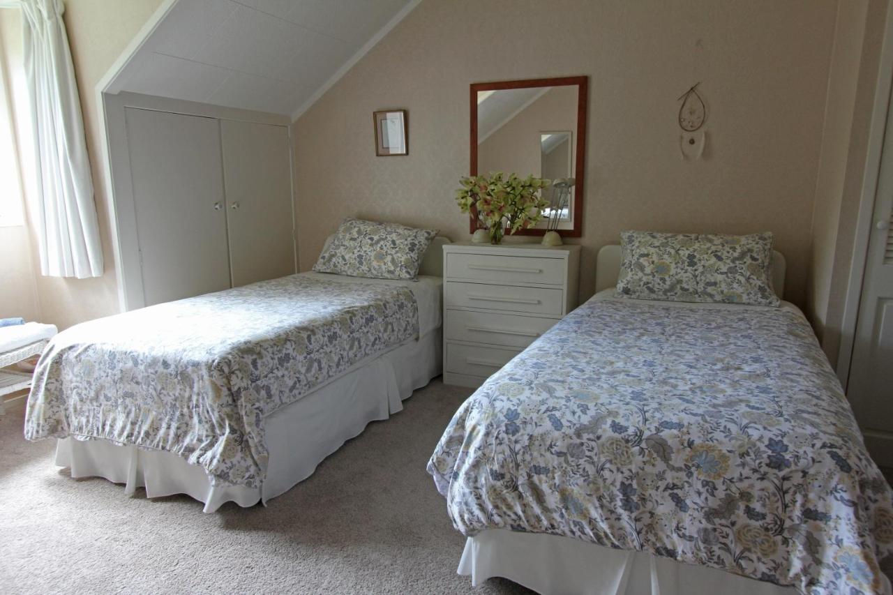 Zweibettzimmer mit Gartenblick