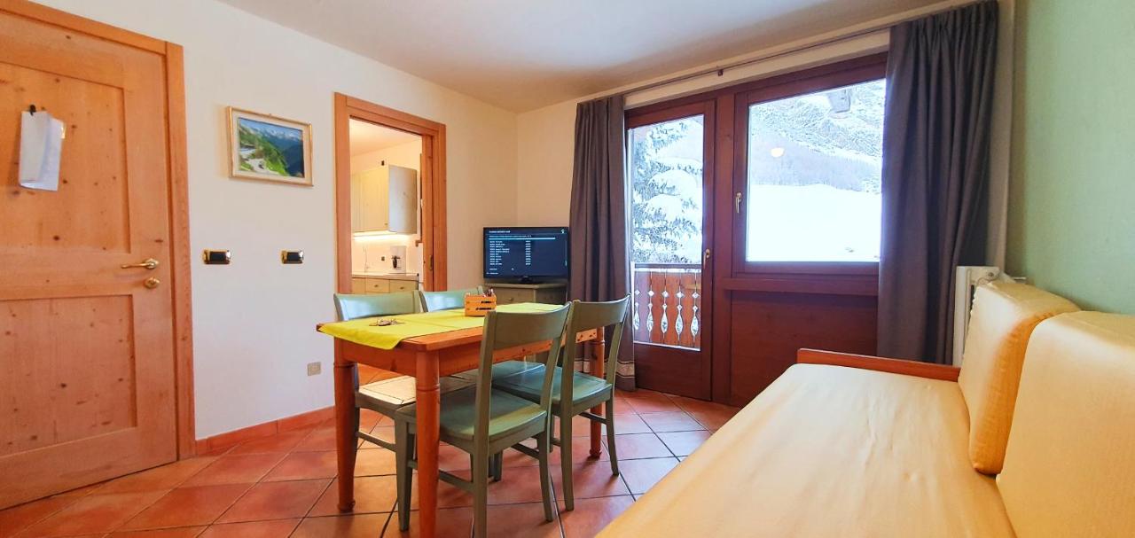 Apartment mit Balkon