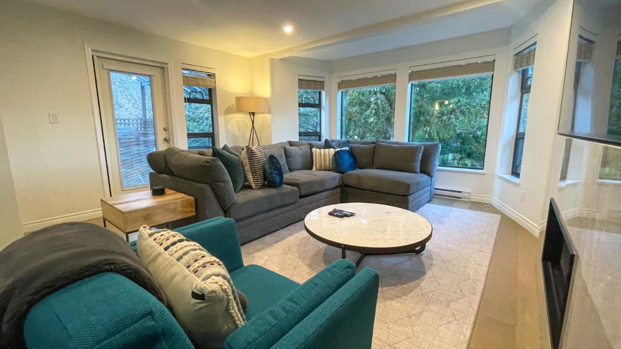 2BR plus Loft, Modern and Spacious, Hot Tub and Sauna, Private Balcony, Fireplace - Ferienwohnung Whistler