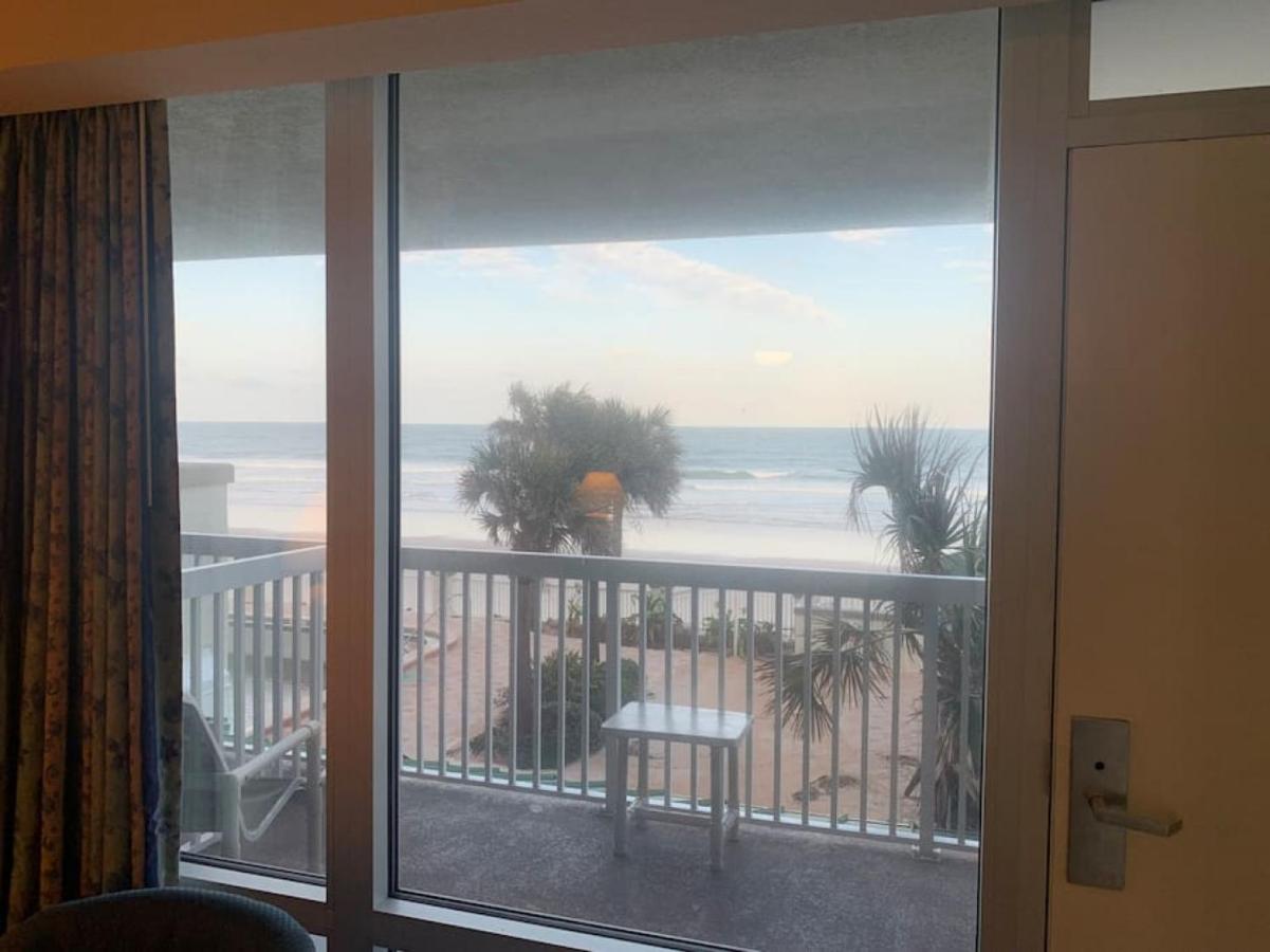 B&B Daytona Beach - The Conch Shell Oceanfront Condo - Bed and Breakfast Daytona Beach