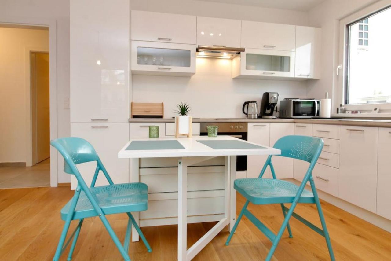 Modern Balcony Apartment with free Parking - B&B Vienna