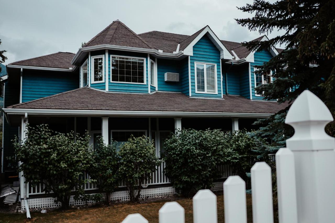 Lady MacDonald Country Inn - B&B Canmore