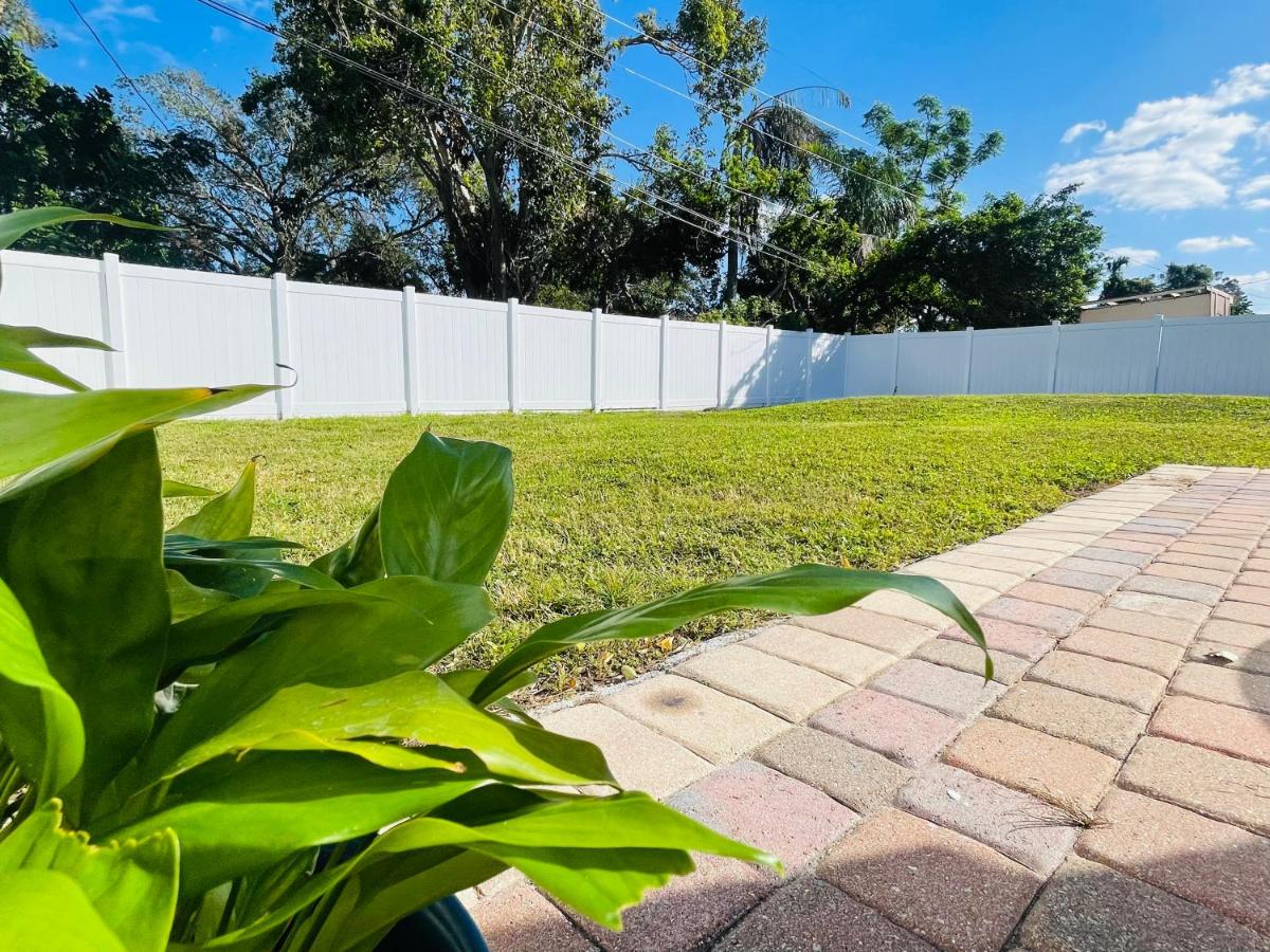 3 miles to Siesta Key #1 Beach in America - B&B Sarasota