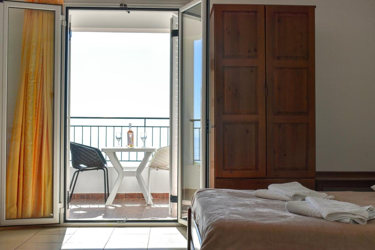 Standard Triple Room with Sea View