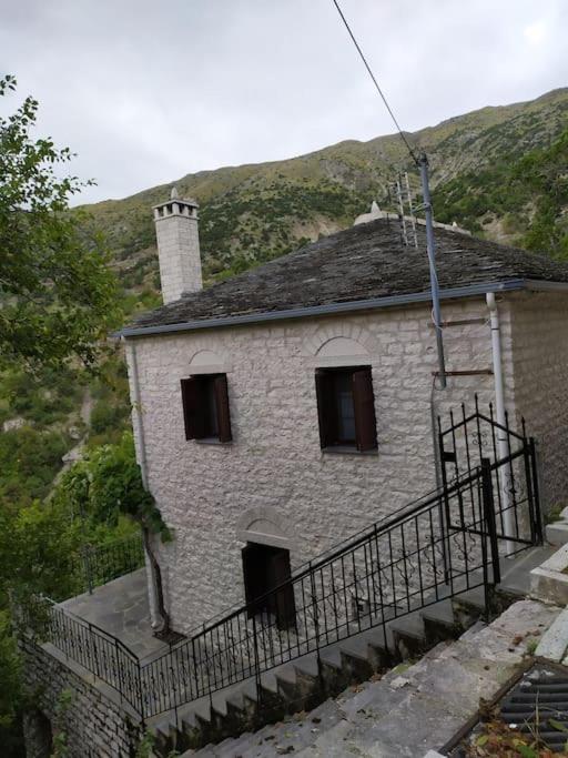 B&B Siráko - Κάσα ανοάστρα (casa anoastră), Syrrako Ioanninon - Bed and Breakfast Siráko