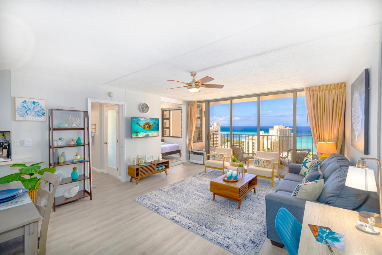 Waikiki Upscale 1 BR - Ocean Views - Parking - Bed and Breakfast Honolulu