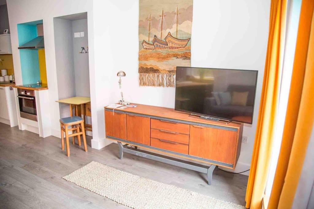 Chequer - seafront 1 bed ground floor garden flat - B&B