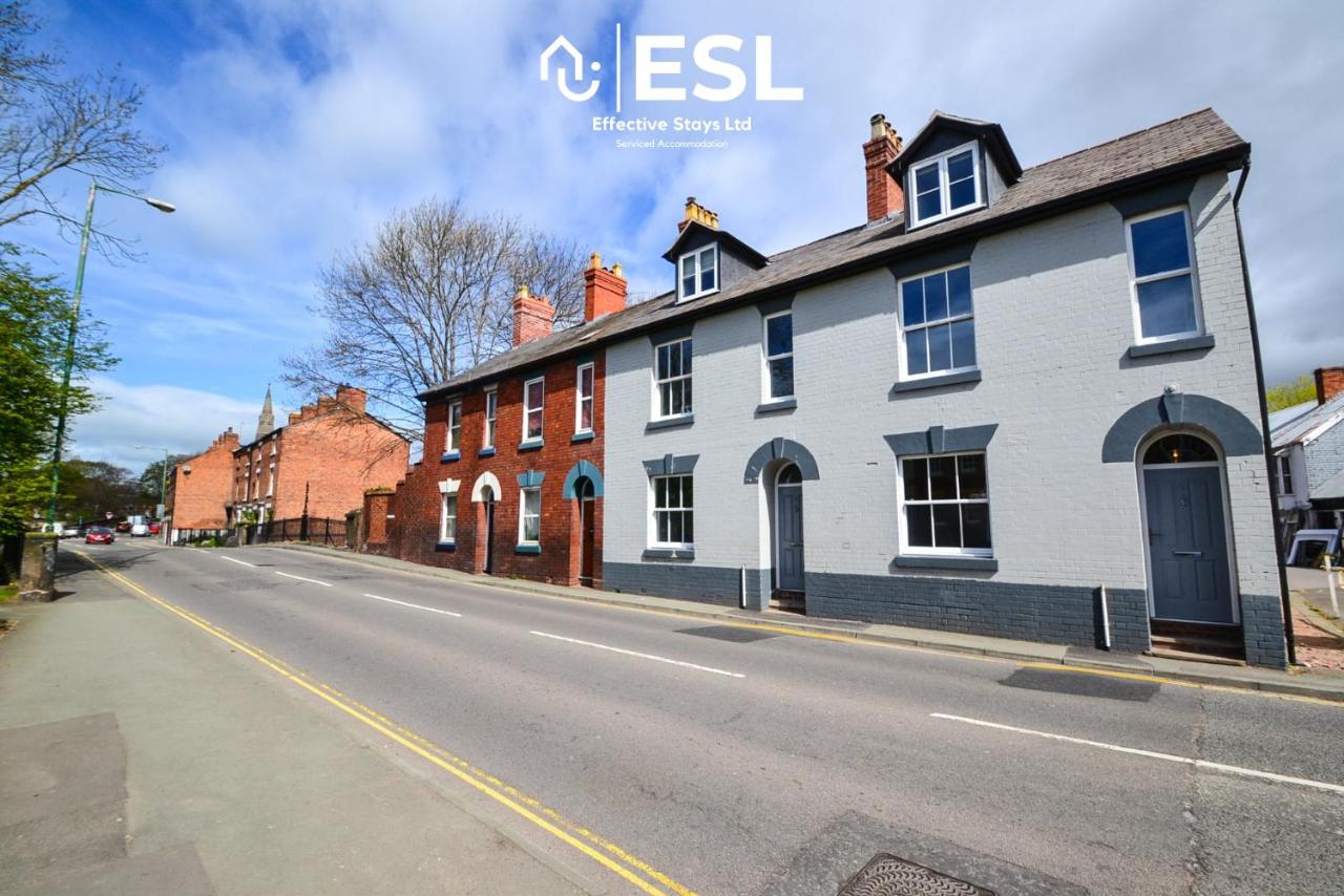 5 Bedroom House - Ideal for Groups & Contractors - B&B